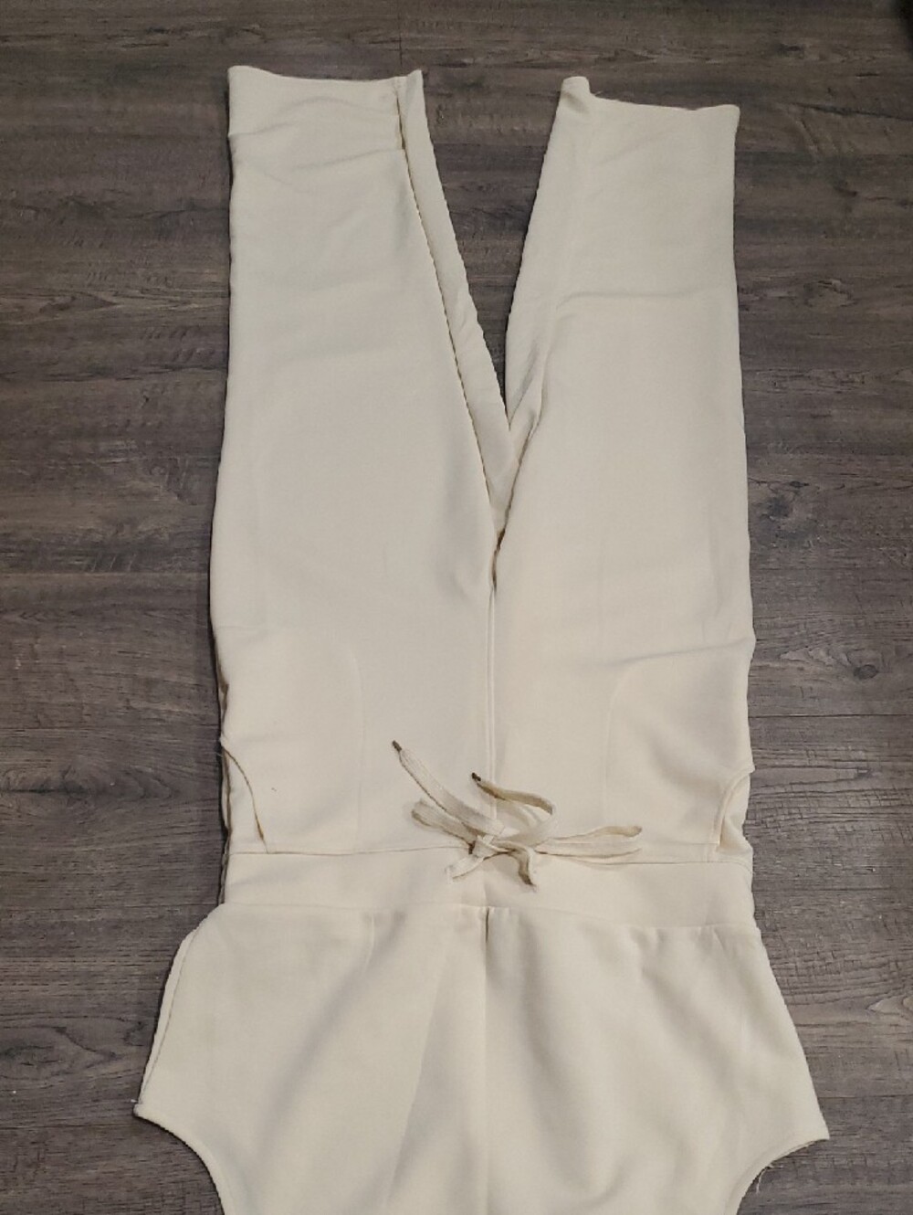Sleeveless Cream Tie-Waist Wide-Leg Jumpsuit - Picture 5 of 11